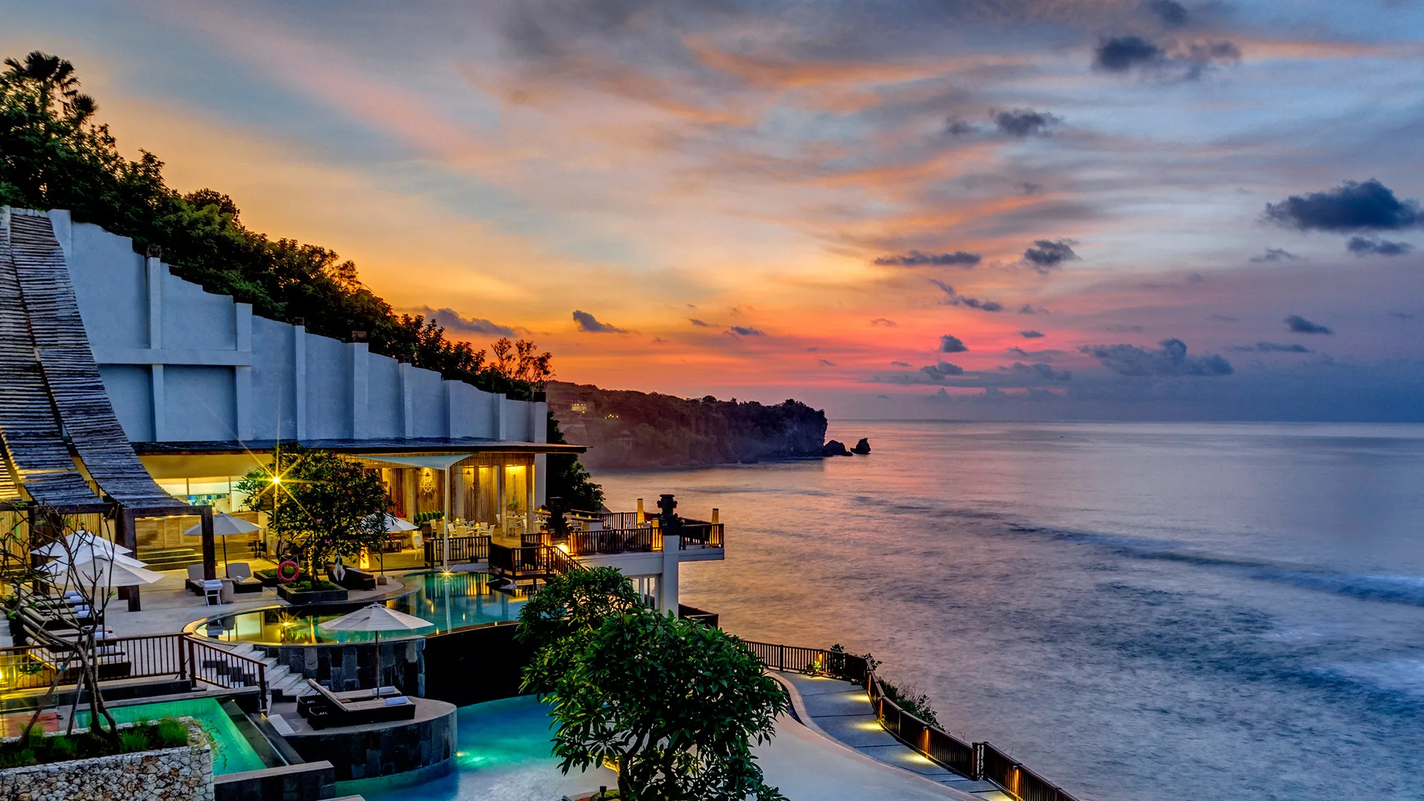 hotel-di-tebing-paling-menakjubkan-di-dunia-destinasi-wisata-yang-memukau